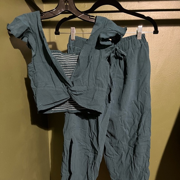 🌟SHEIN Ruffle Trim Twist Top with Pants🌟 - Picture 5 of 9